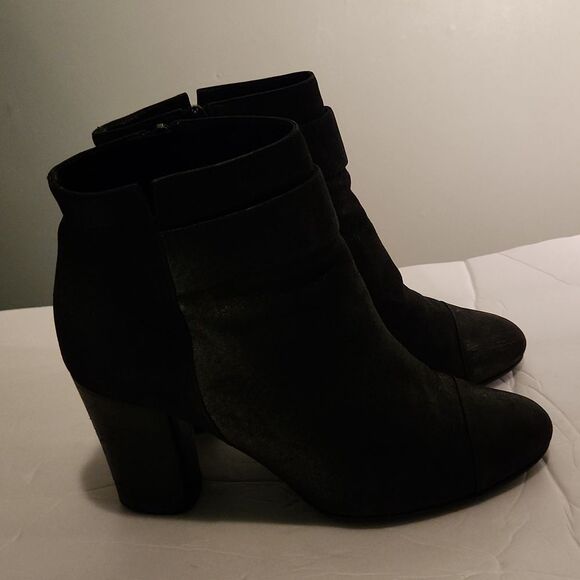 Authentic CHANEL Interlocking Boots - Picture 3 of 12